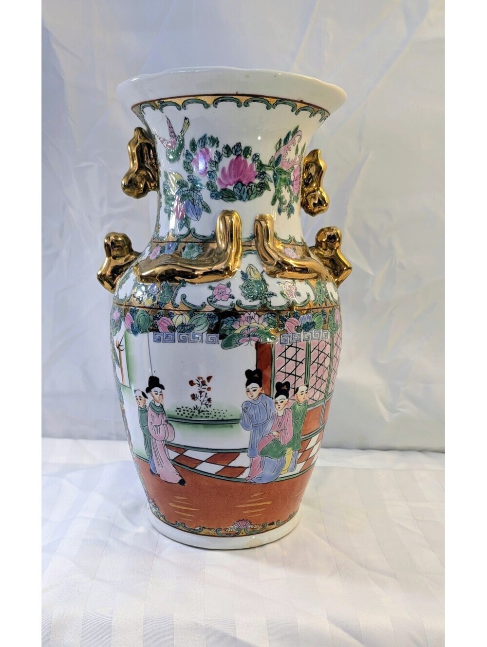 Mid-20th Century Vintage Chinese Famille Rose Medallion Porcelain Vase with Gilt